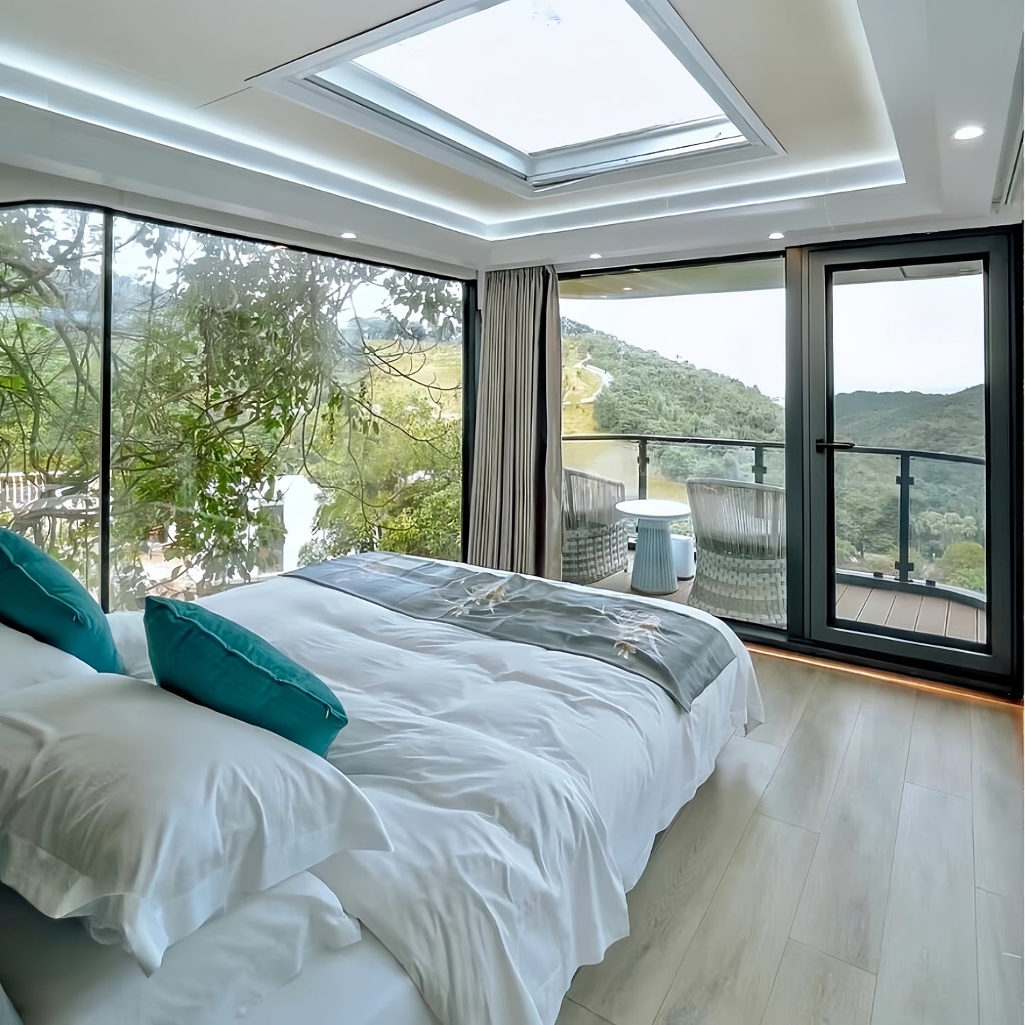 U5 King Suite Capsule